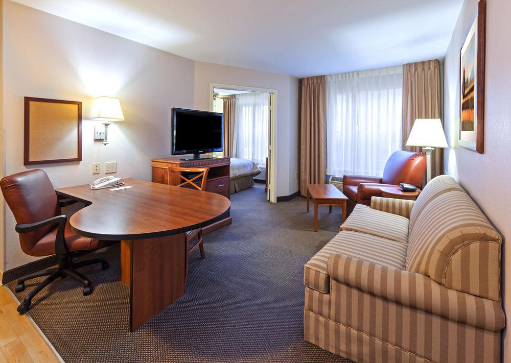 แคนเดิ้ลวูด สวีท ดัลลัส มาร์เก็ต เซ็นเตอร์-เลิฟฟิลด์ Hotel ภายนอก รูปภาพ