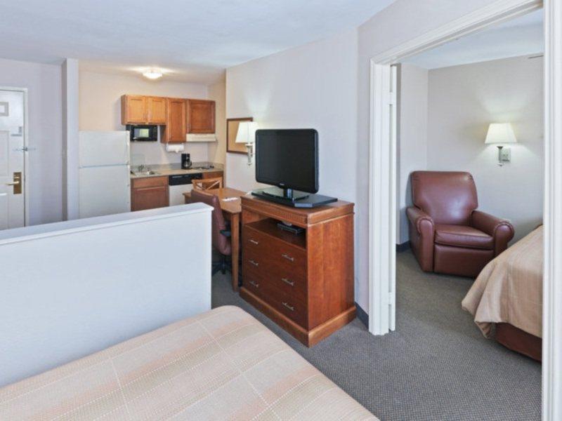 แคนเดิ้ลวูด สวีท ดัลลัส มาร์เก็ต เซ็นเตอร์-เลิฟฟิลด์ Hotel ภายนอก รูปภาพ